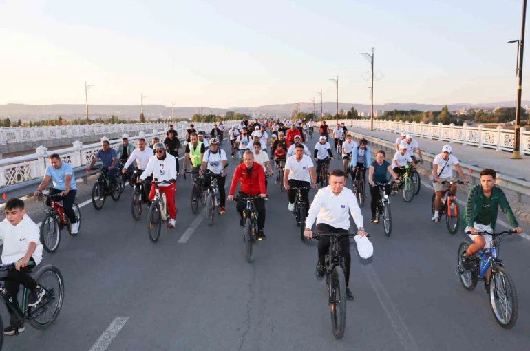 Sivaslılar bisiklet turunda buluştu, hareketlilik haftasına dikkat çekti 