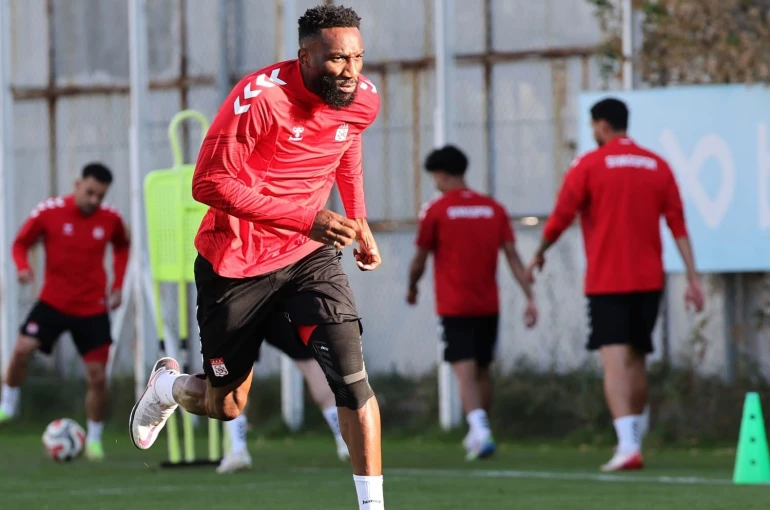 Sivasspor, Sarıyer maçı hazırlıklarını sürdürdü 