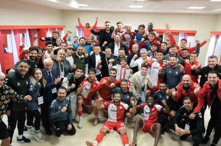 Sivasspor’dan galibiyet pozu