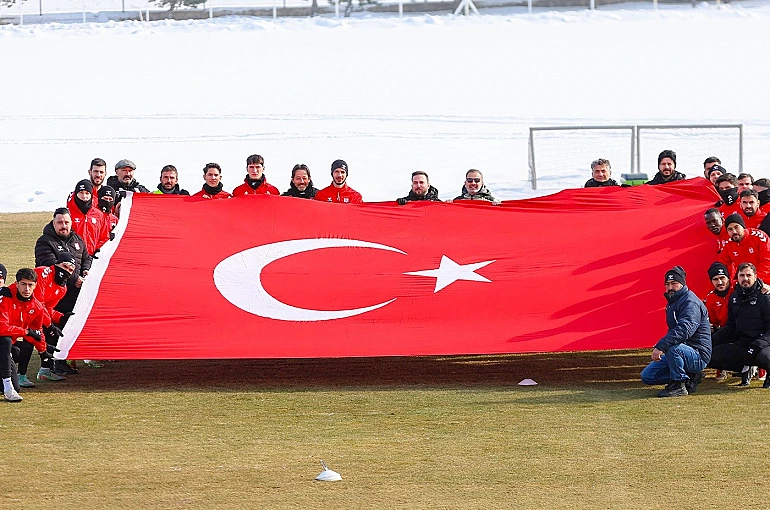 Sivasspor’dan Türk bayrağaın yönelik saldırıya sert tepki 