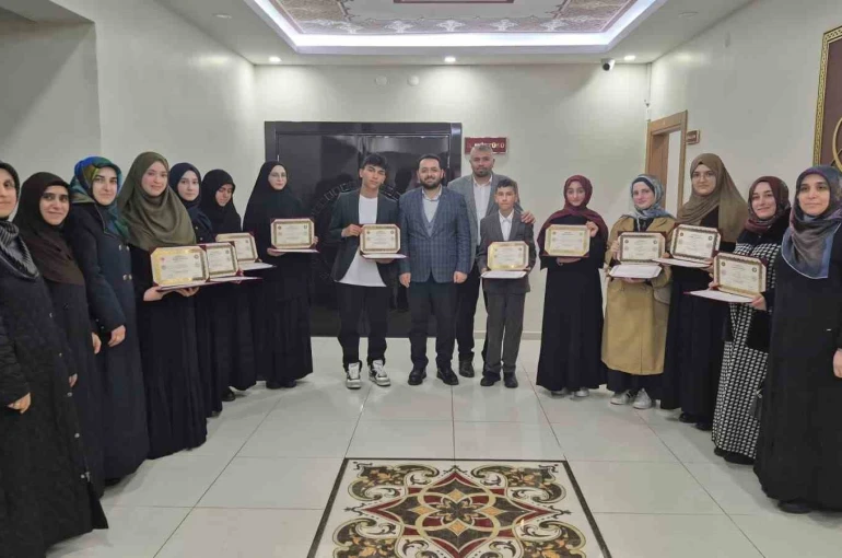 Sivas’ta 10 öğrenciye hafızlık belgesi verildi 