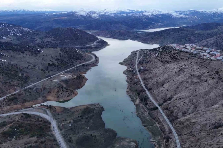 Sivas’ta 14 yıl sonra su yüzeyine çıkan köy yeniden sulara gömüldü 
