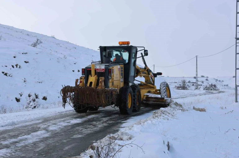 Sivas’ta 637 yerleşim yerinin yolu ulaşıma kapalı 