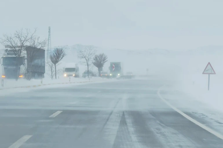 Sivas’ta 800 yerleşim yeriyle araç ulaşımı sağlanamıyor