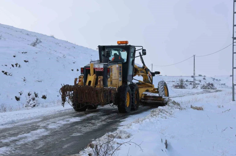 Sivas’ta 91 yerleşim yerinin yolu ulaşıma kapalı