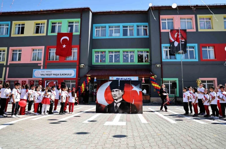 Sivas’ta İlköğretim Haftası kutlandı