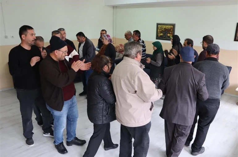 Sivas’ta Ruh Sağlığı Günü’nde halaylar çekildi