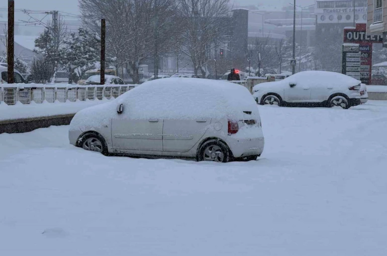 Sivas’ta sürücü kursu sınavlarına kar engeli