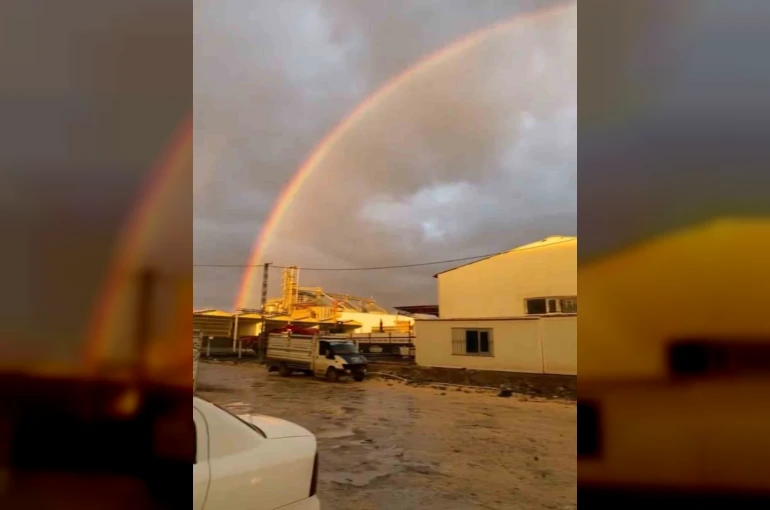 Siverek’te sağanak sonrası gökkuşağı mest etti 