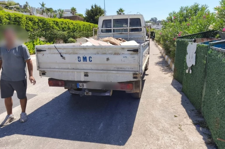 Sivil zabıtaya suçüstü yakalandılar 