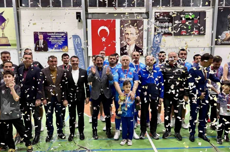 Sivrihisar’da ’Kurumlar Arası Voleybol Turnuvası’ yapıldı 