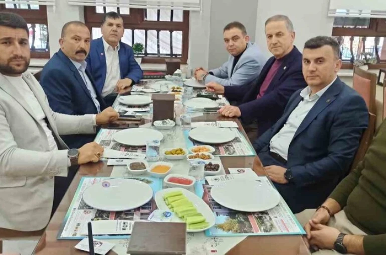 Siyasi parti temsilcileri istişare toplantısında bir araya geldi 
