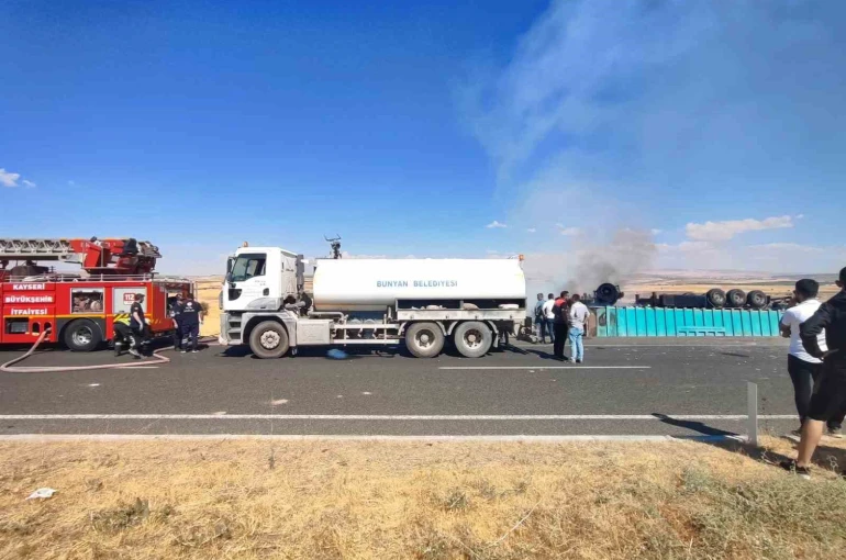Şoför yan yatıp yanan tırdan atlayarak kurtuldu