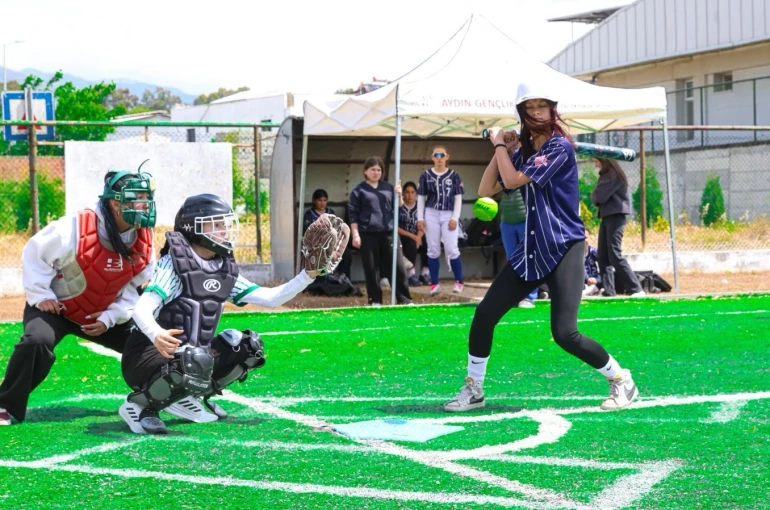 Softbol heyecanı Aydın’ın ev sahipliğinde başladı 