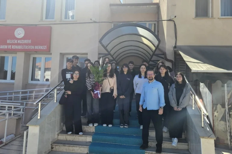 Söğüt Anadolu Lisesi öğrencileri huzurevi sakinleriyle bir araya geldi 