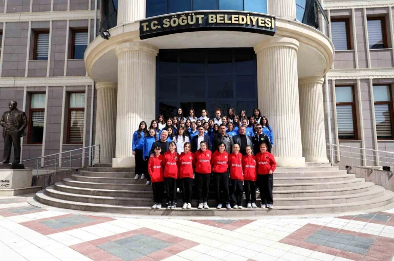 Söğüt Spor Voleybol Takımı’nı makamında kabul etti 