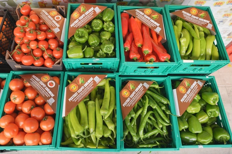 ŞOK Marketler’de pestisit analizinin kapsamı genişliyor: Domatesten sonra biberler de analiz ediliyor