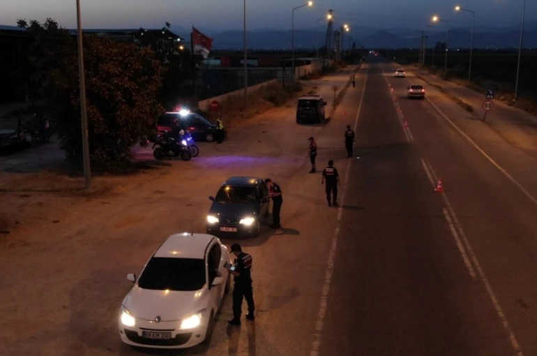 Şok yol denetiminde 2 aranan şahıs yakalandı 
