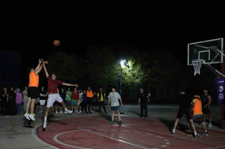 Sokak basketbolunda kupalar sahiplerini buldu 