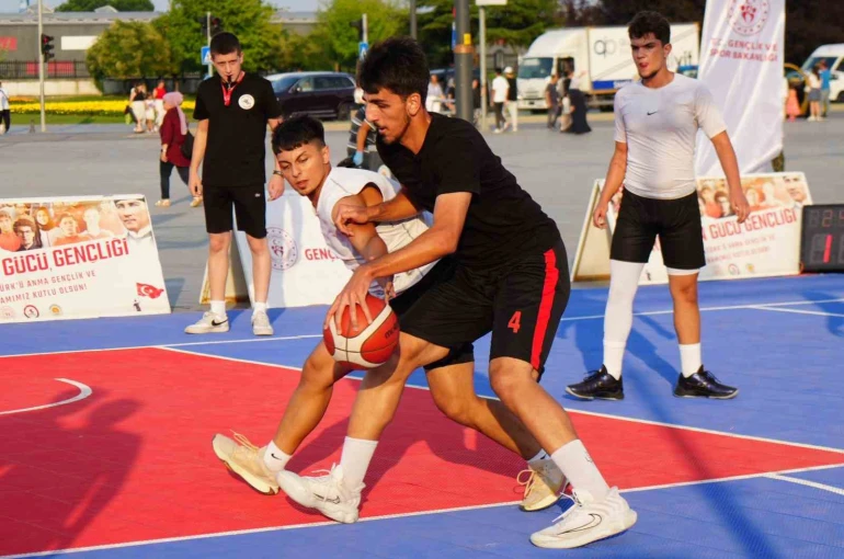 Sokak basketbolunun kalbi Samsun’da atıyor 
