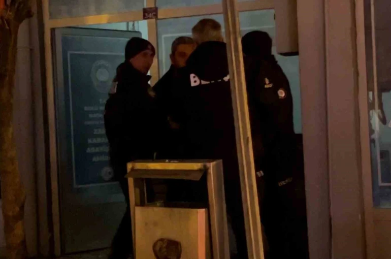 Sokak ortasında karısıyla kavga eden alkollü şahıs gözaltına alındı 