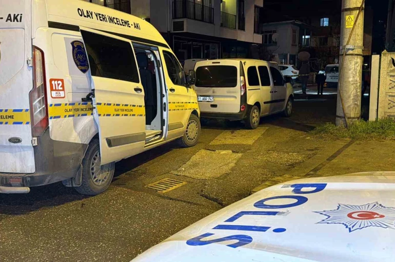 Sokak ortasında silahla vurulmuş halde bulunan bir kişi hayatını kaybetti 