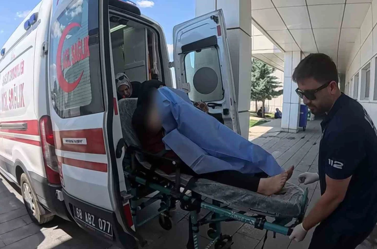 Sokaktaki kavgada ateşlenen tüfek, bahçede oturan kadını yaraladı