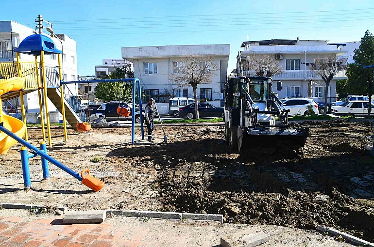 Söke Belediyesi parkları yenilemeye devam ediyor 