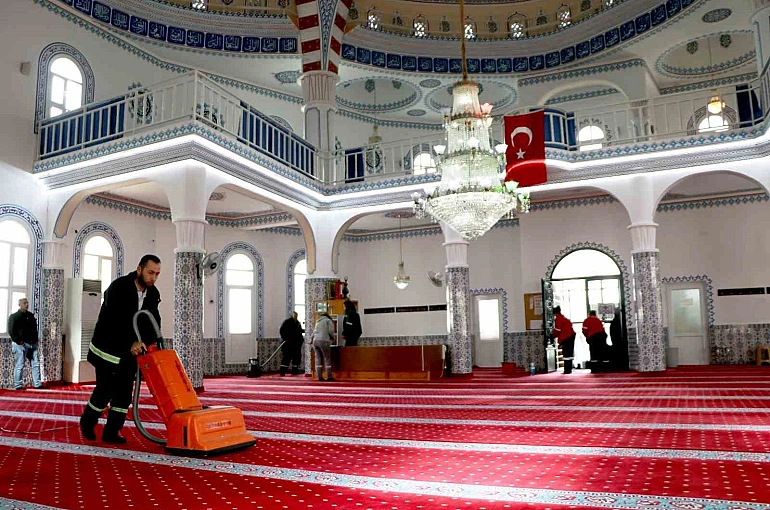 Söke Belediyesi’nden Ramazan öncesi camilerde kapsamlı temizlik 