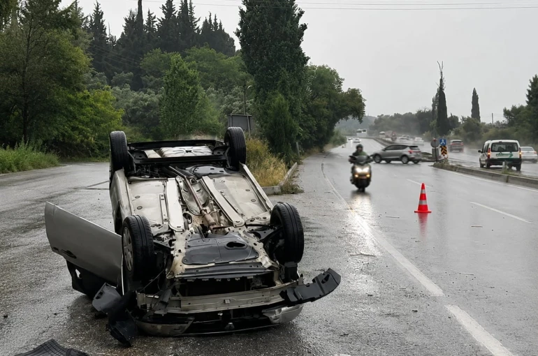 Söke Kuşadası yolu üzerinde otomobil takla attı