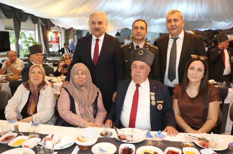 Söke’de Gaziler Günü’nde Şehit ve Gazi Aileleri onuruna kahvaltı düzenlendi 