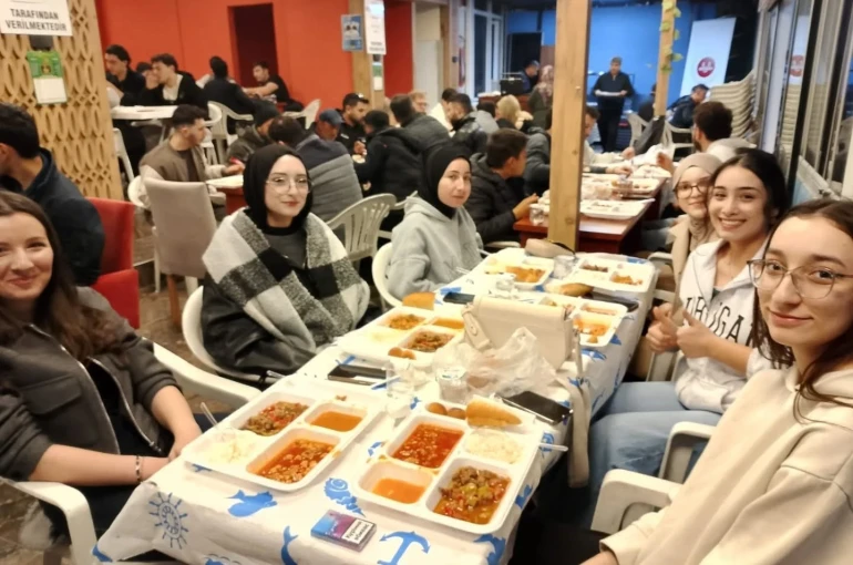 Söke’de lise öğrencileri iftar programında buluştu 