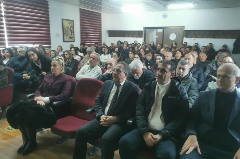 Söke’de öğretmenlere güncellenen ders kitapları semineri verildi 