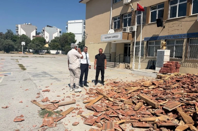 Söke’de okulun çatısı yenileniyor 