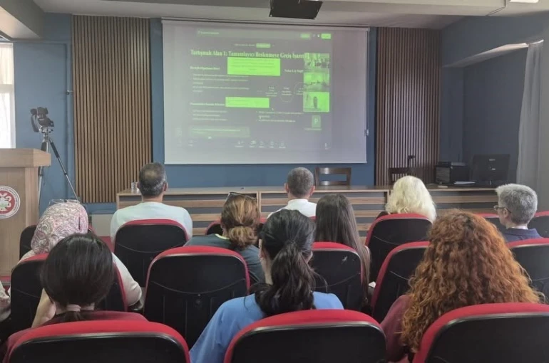 Söke’de sağlık çalışanlarına ’Bebek Dostu Hastane’ sempozyumu 