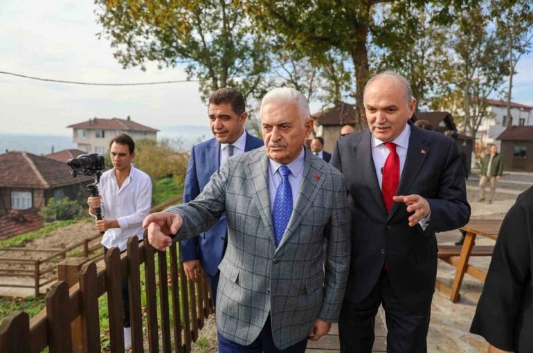 Son Başbakan Binali Yıldırım Konuralp Antik kentini gezdi 