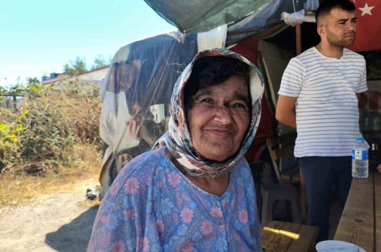 Son durakta otobüsten inmeyen kadın için şoförler seferber oldu