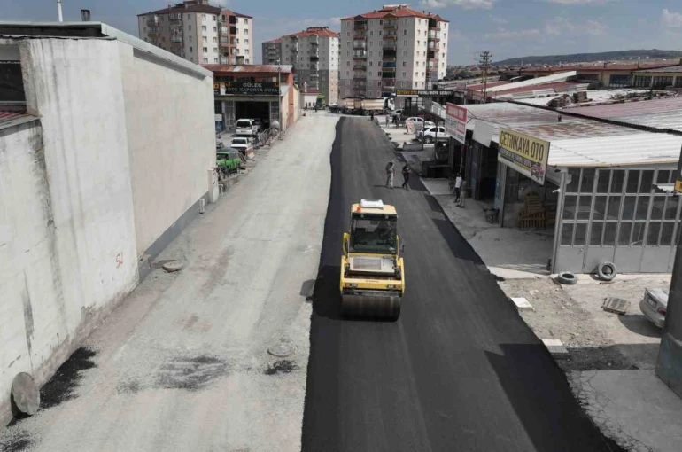 Sorgun Sanayi Sitesi’nde asfalt hamlesi: Yollar yenileniyor