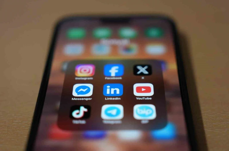 Sosyal medya devlerinin "temsilcilik" oyunu 