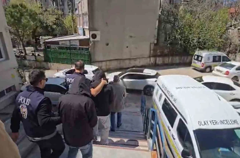 Sosyal medya üzerinden fuhuşa aracılık yapan 5 şüpheli yakalandı 