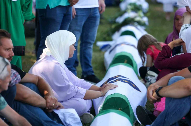 Srebrenitsa Soykırımının 31. yıl dönümü: 10 cenaze daha toprağa verildi