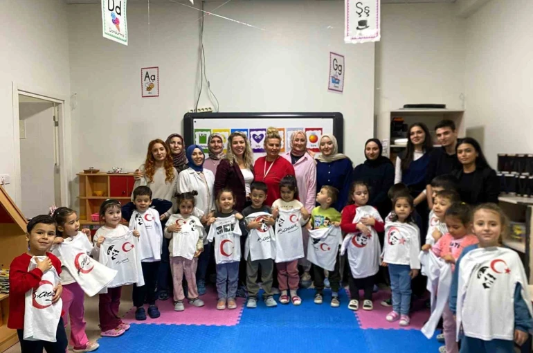 SUBÜ öğrencileri minikleri geleneksel sanatla buluşturdular 