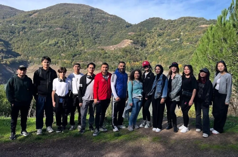 SUBÜ öğrencileri Yuvacık’ta doğa yürüyüşü yaptı