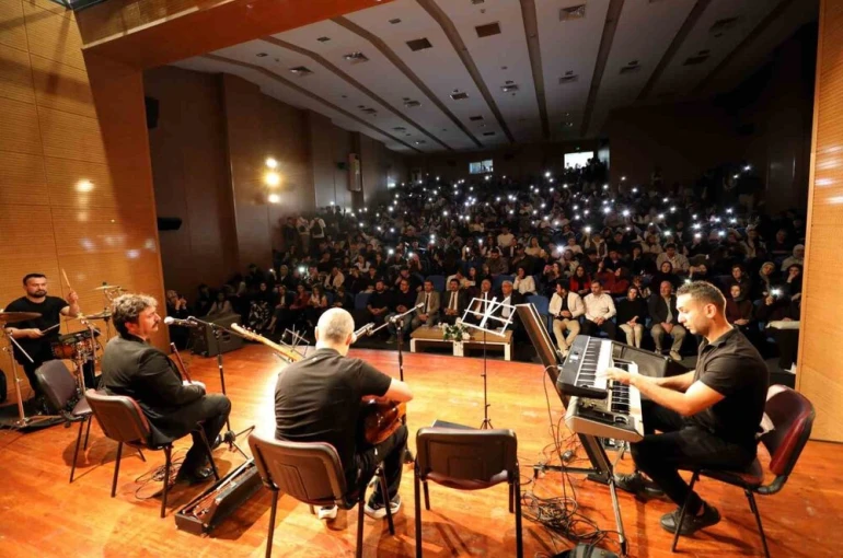 SUBÜ’den uluslararası öğrencilere türkü konseri 