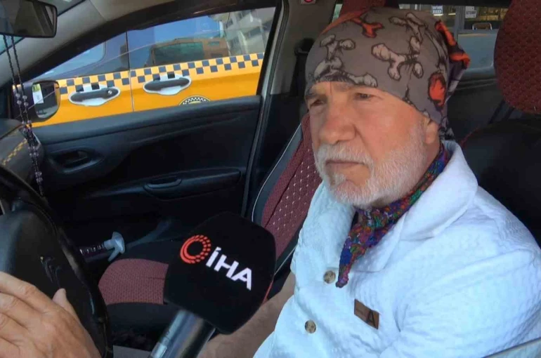 Suç makinesinin satırlı saldırısından anlık refleksle kurtulan taksici: "Geri çekilmesem kellem gitmişti" 