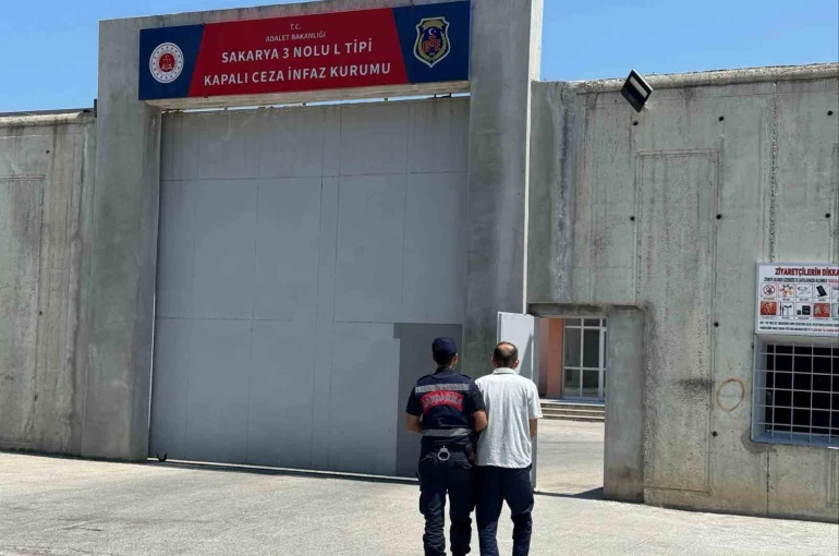 Suç rekortmenleri yakalandı: Yaşı kadar suç kaydının yanında 55 yıl hapis cezası varmış 