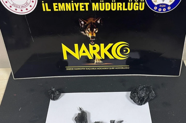 Suçüstü yakalanan uyuşturucu taciri tutuklandı 
