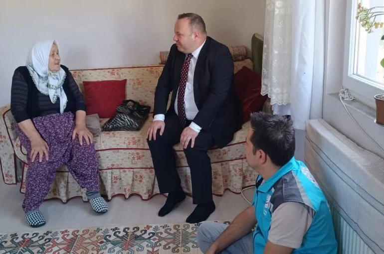 Şuhut’ta Dünya Yaşlılar Günü’nde anlamlı ziyaret 