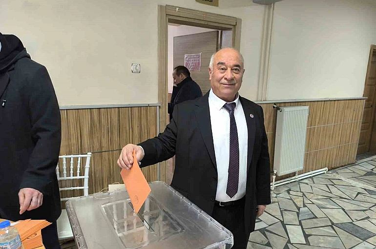 Şuhut’ta şoförler ve otomobilciler esnafı sandık başına gitti 