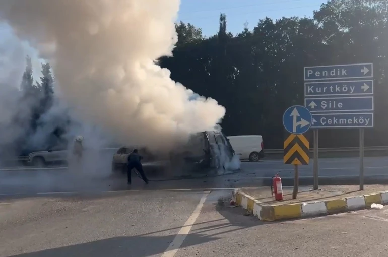 Sultanbeyli’de çarpışan araç alev topuna döndü